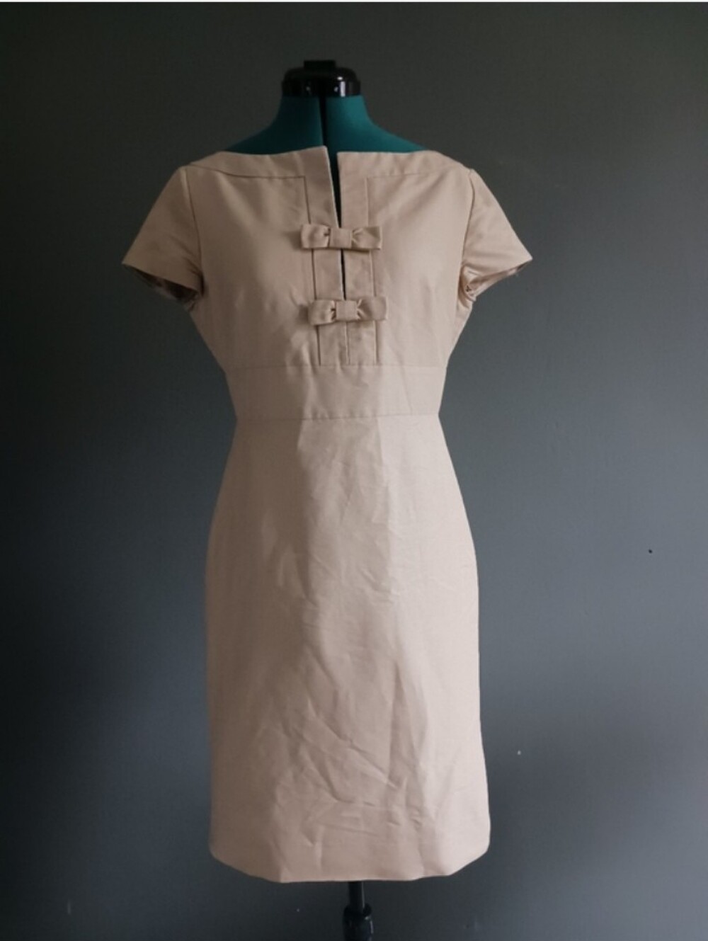 Valentino Classic Cream Sheath Dress with Bow Detail Size 6 - Picture 3 of 10